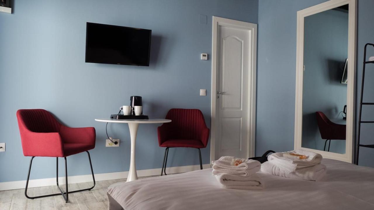 Villa Wild Rooms Jiet Exteriör bild