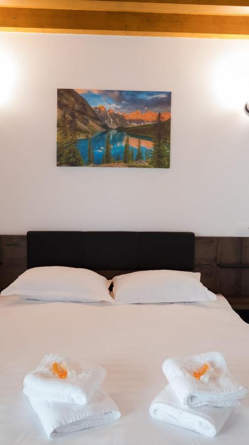 Villa Wild Rooms Jiet Exteriör bild