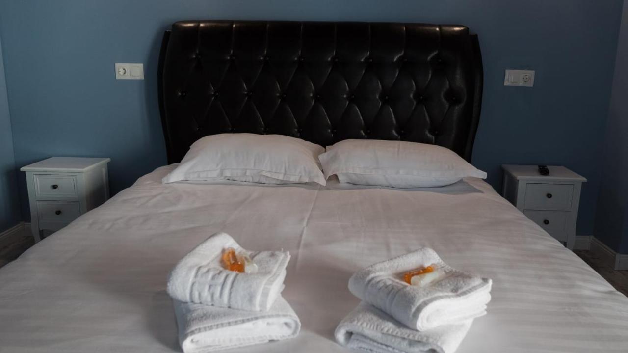 Villa Wild Rooms Jiet Exteriör bild